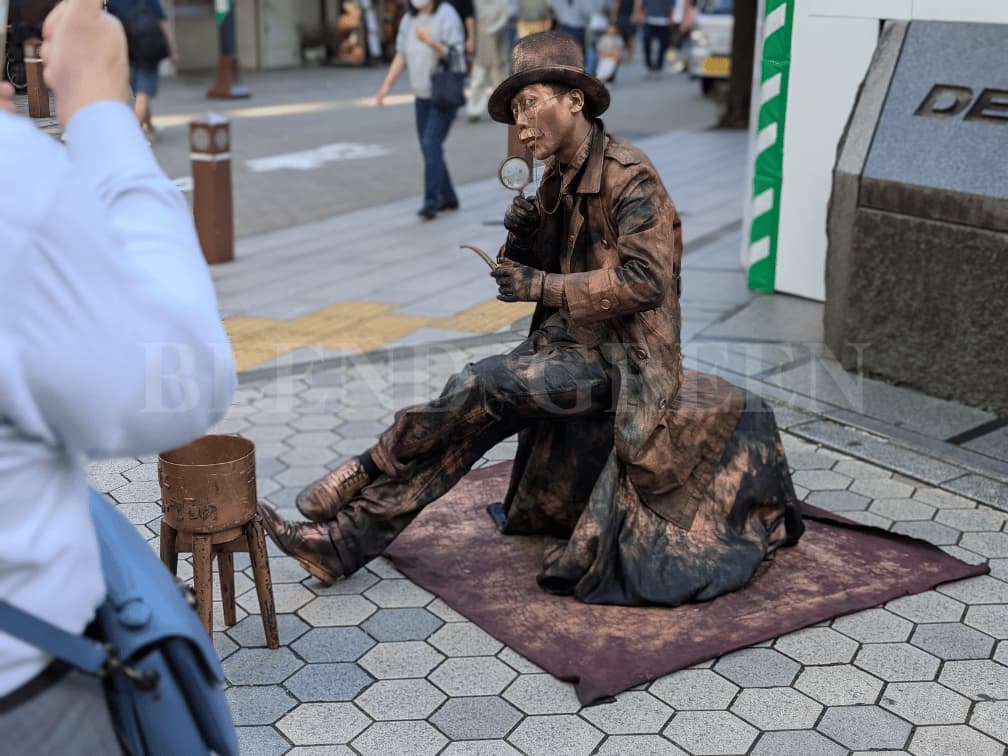 浅草 六区ストリート 銅像 パフォーマンス